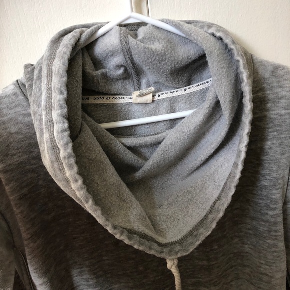 ✨Roxy Grey Cowl Neck Sweater✨ - Picture 3 of 12